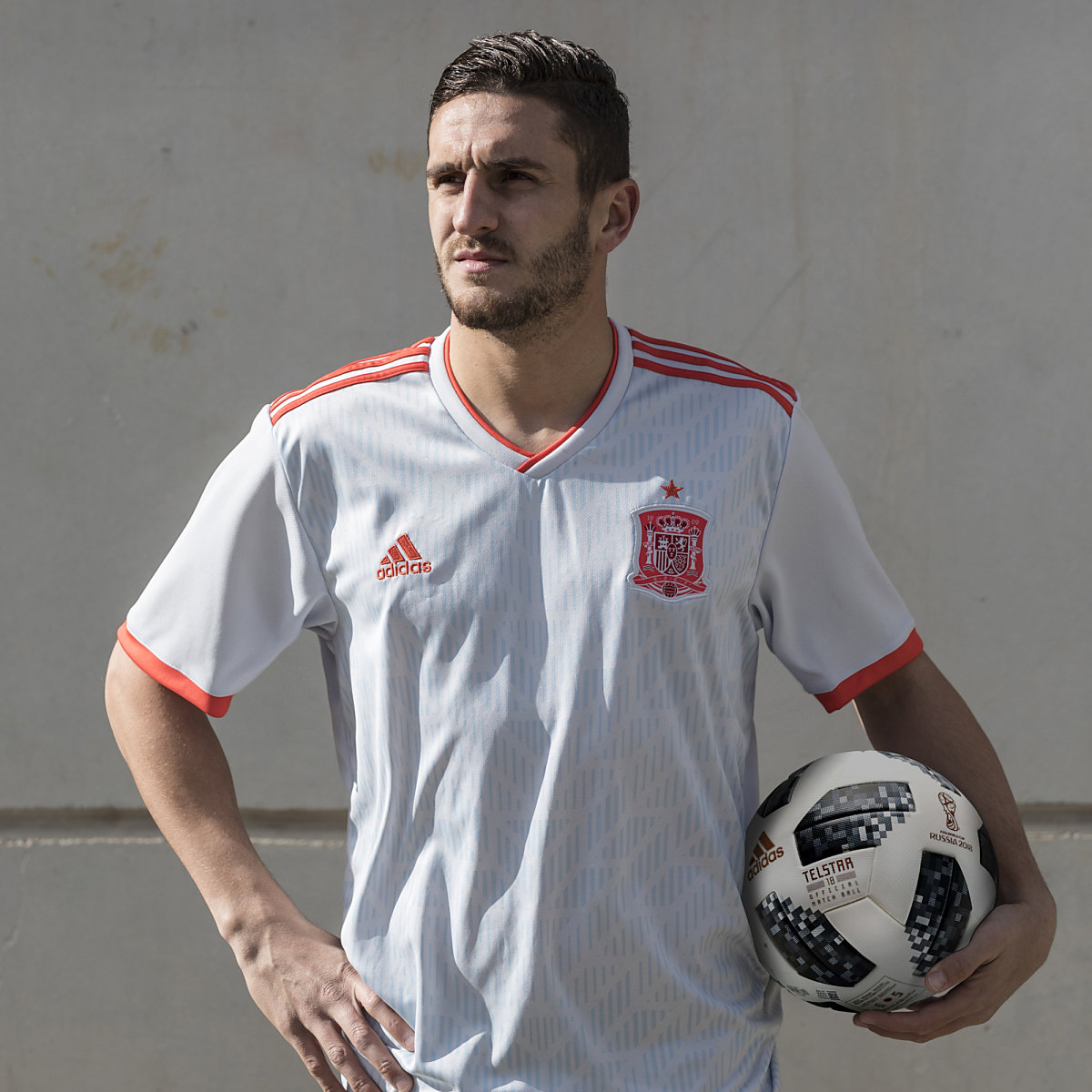 Das aktuelle Spanien WM AuswärtsTrikot 2018 von adidas.