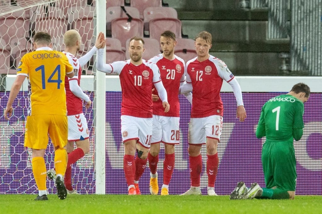 Dänemarks Spieler feiern während des Qualifikationsspiels zur FIFA Fussball-Weltmeisterschaft Katar 2022 zwischen Dänemark und Moldawien in Herning am 28. März 2021. (Foto: Bo Amstrup / Ritzau Scanpix / AFP) / Dänemark OUT