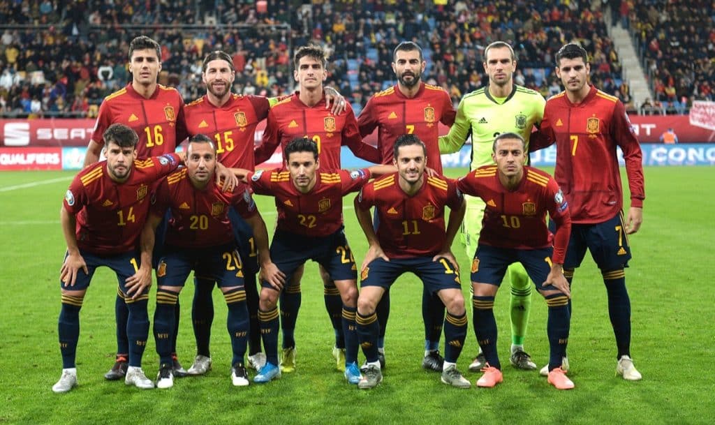 Die spanische Fußballnationalmannschaft vor dem EM-Qualifikationsspiel der Gruppe F zwischen Spanien und Malta im Ramon de Carranza-Stadion in Cádiz, am 15. November 2019. (Foto: CRISTINA QUICLER / AFP)